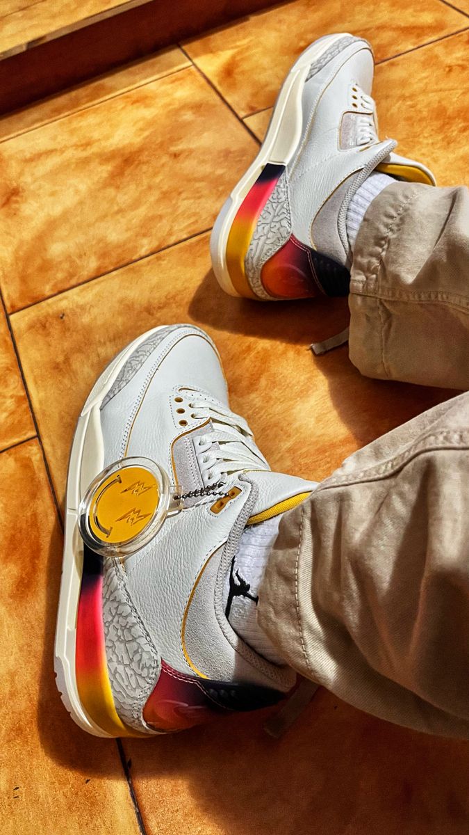Jordan 3 Retro SP J Balvin Medellín Sunset, Lifestyle View 1, SKU FN0344-901