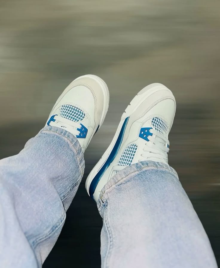 Jordan 4 Retro Military Blue (2024) (GS), Lifestyle View 6, SKU HF4281-141