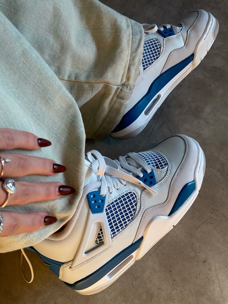 Jordan 4 Retro Military Blue (2024) (GS), Lifestyle View 3, SKU HF4281-141