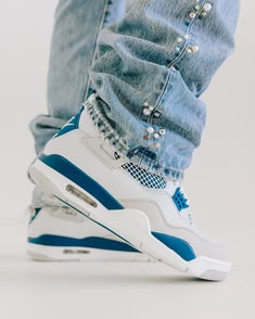 Jordan 4 Retro Military Blue (2024) (GS), Lifestyle View 5, SKU HF4281-141