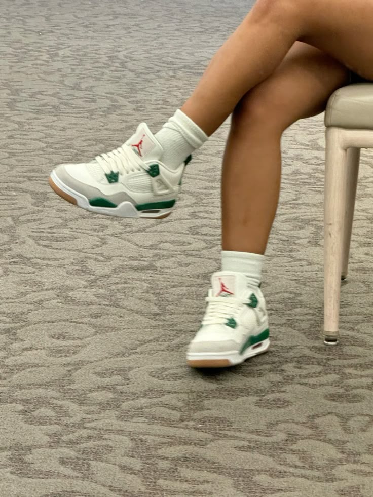 Jordan 4 Retro SB Pine Green, Lifestyle View 2, SKU DR5415-103