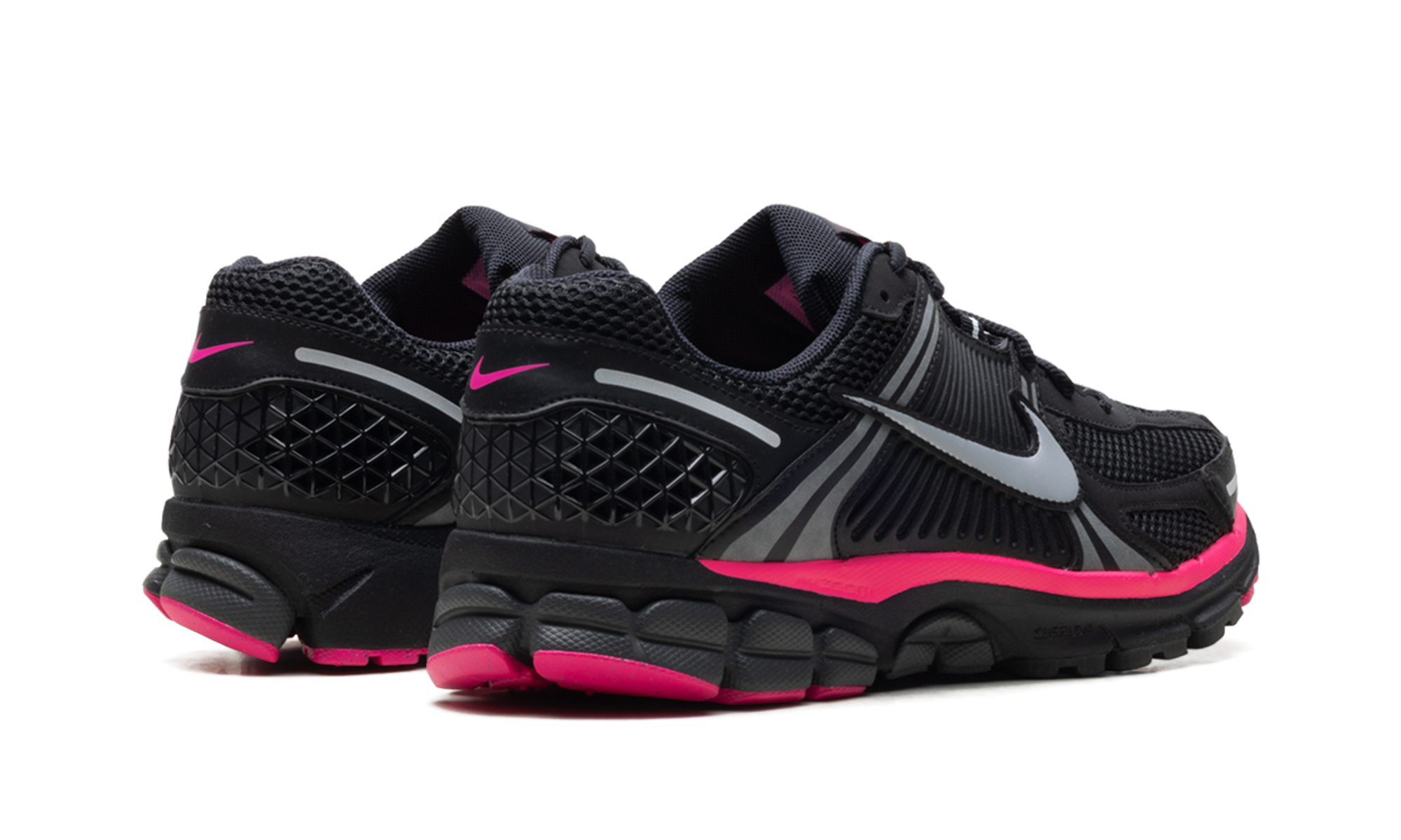 nike zoom vomero 5 black pink blast+FB9149-004+diagnol right behind view