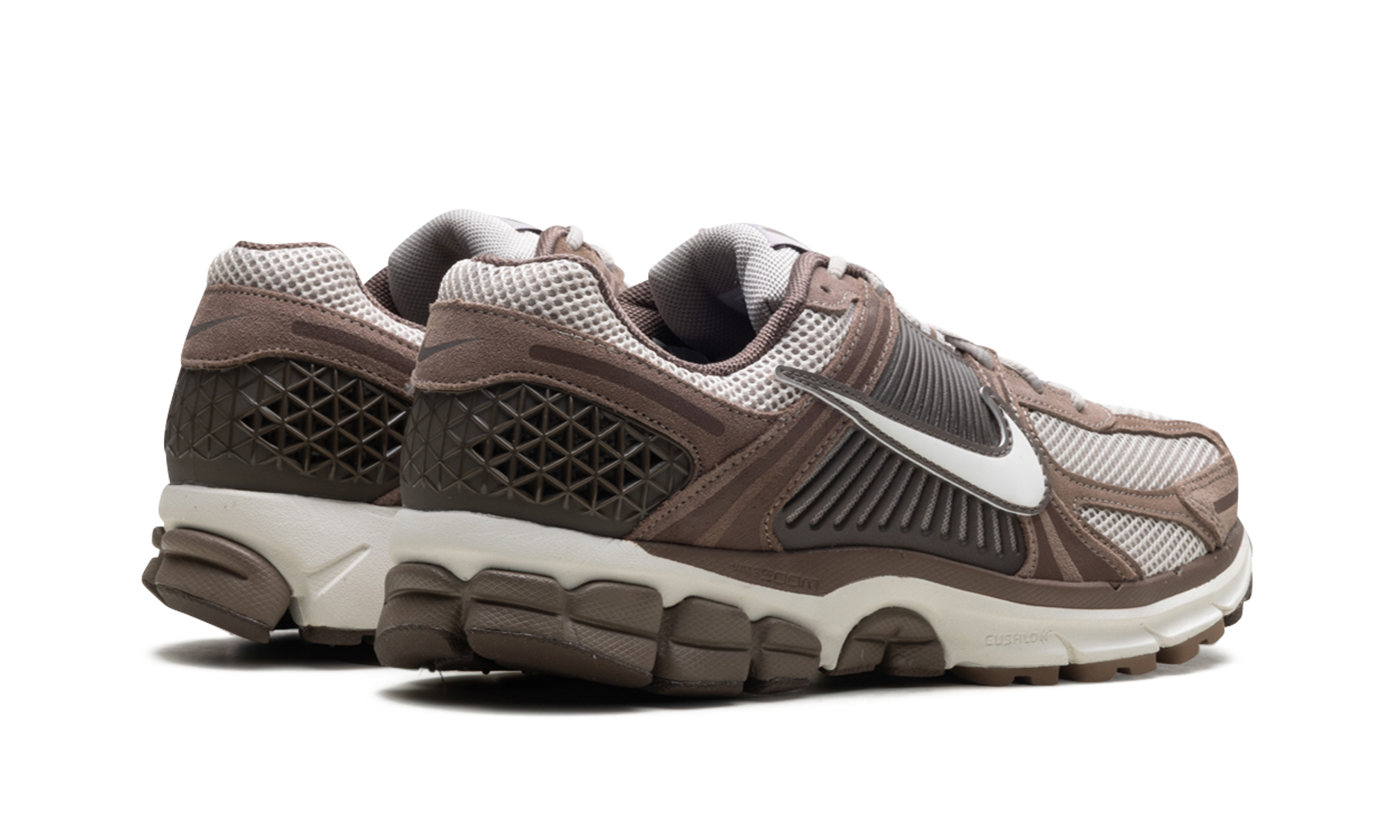 nike zoom vomero 5 mink brown+HF1553-004+diagnol right behind view