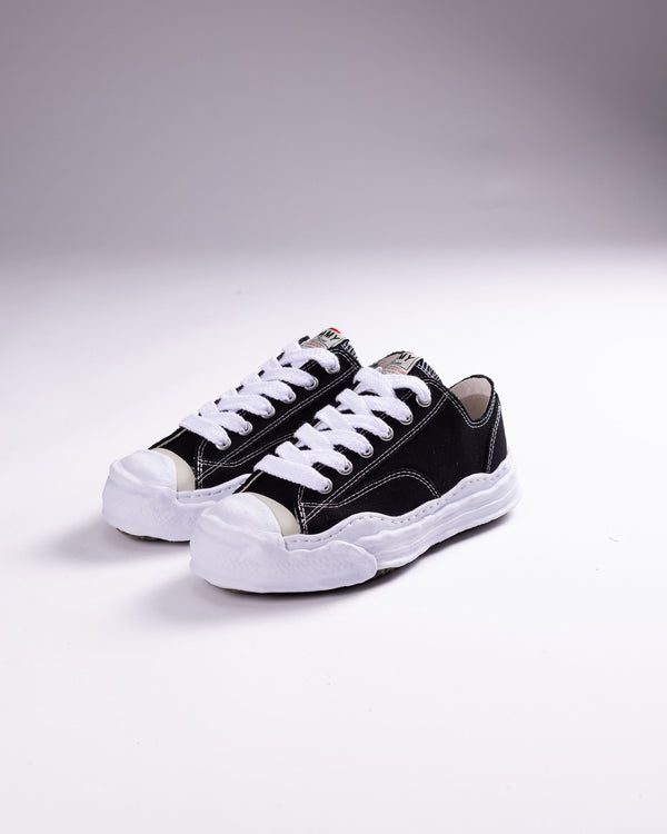 Maison Mihara Yasuhiro Hank OG Sole Canvas Low Black, Lifestyle View 1, SKU A05FW702-BLK