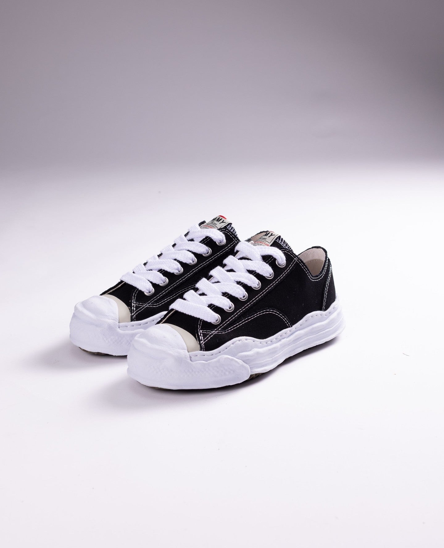Maison Mihara Yasuhiro Hank OG Sole Canvas Low Black, Lifestyle View 1, SKU A05FW702-BLK