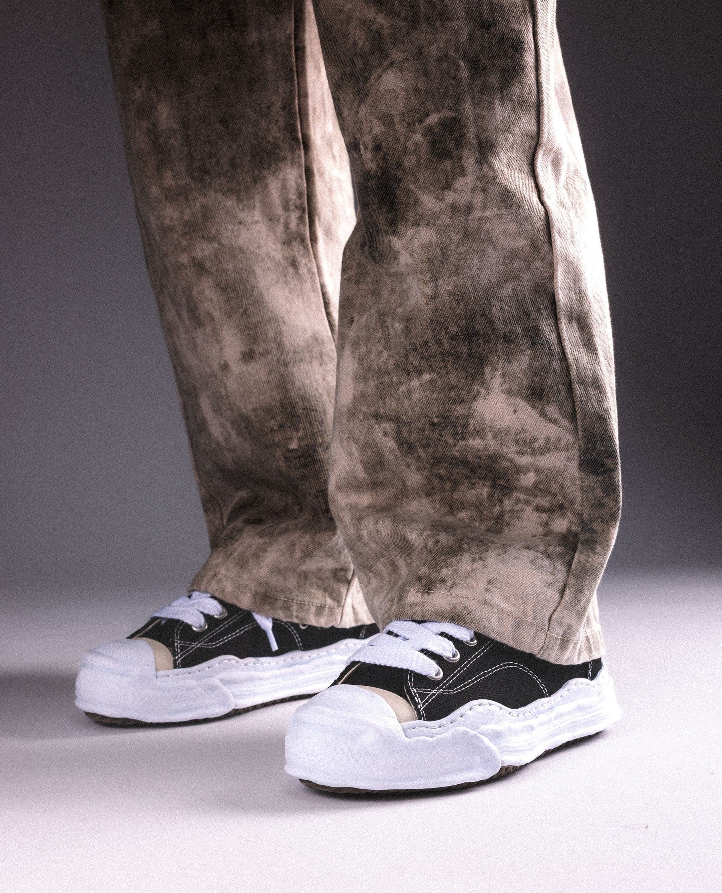 Maison Mihara Yasuhiro Hank OG Sole Canvas Low Black, Lifestyle View 4, SKU A05FW702-BLK