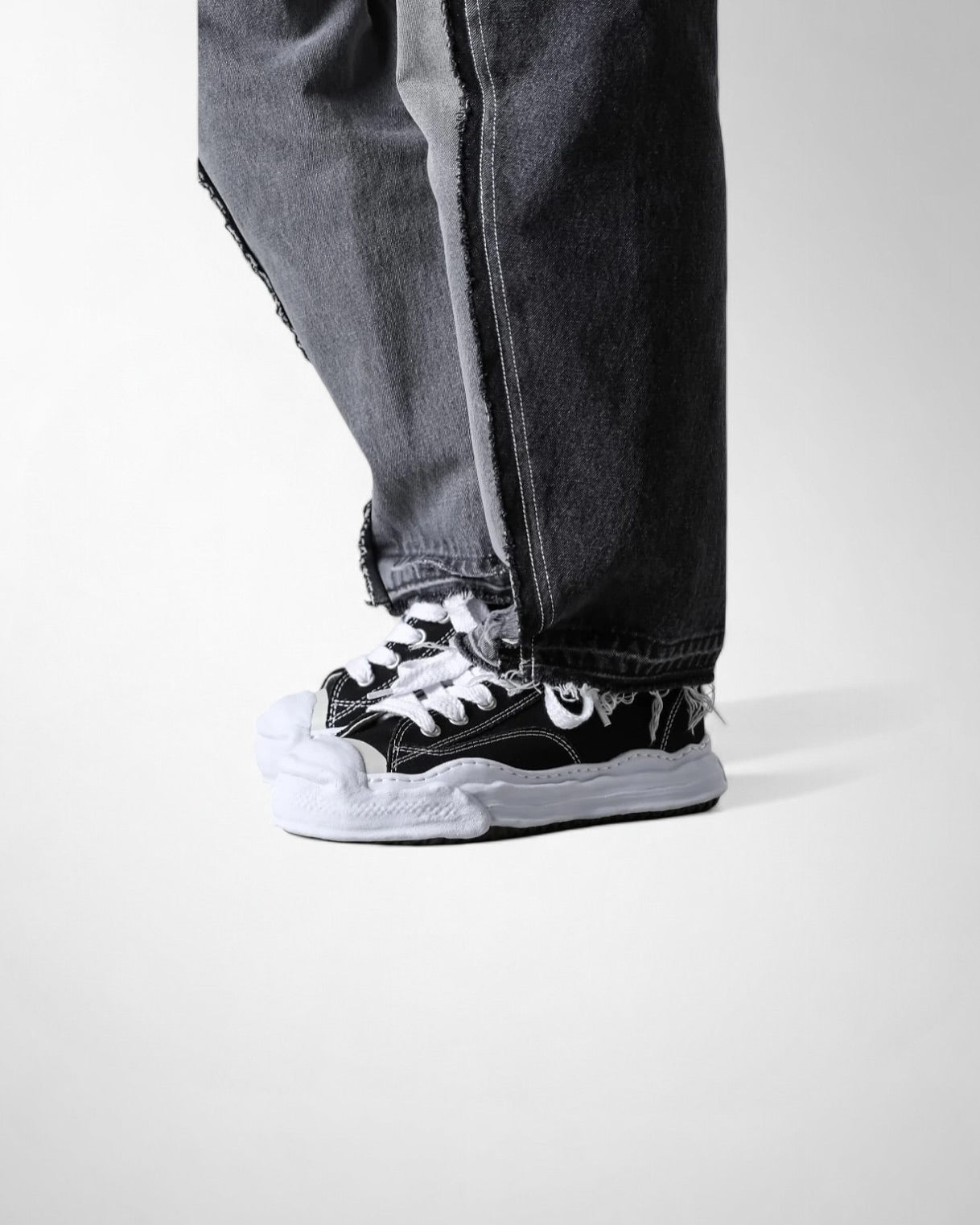 Maison Mihara Yasuhiro Hank OG Sole Canvas Low Black, Lifestyle View 2, SKU A05FW702-BLK