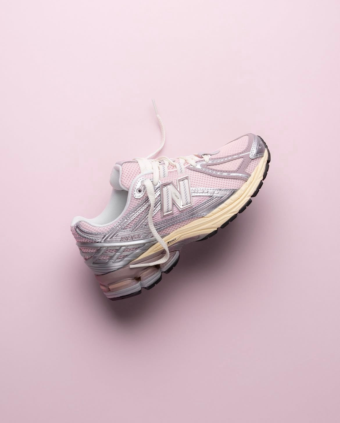 New Balance 1906R Rose Sugar Silver, Lifestyle View 1, SKU U1906RNF