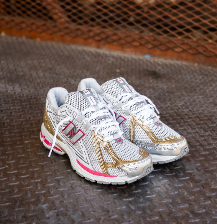 New Balance 1906R Silver Dragon Berry Gold, Lifestyle View 2, SKU U1906RCH