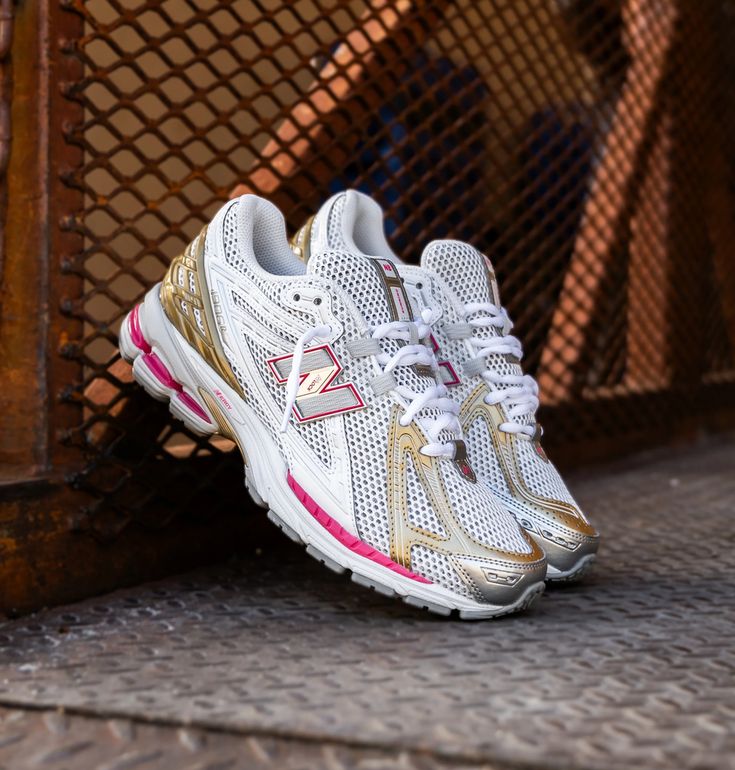 New Balance 1906R Silver Dragon Berry Gold, Lifestyle View 1, SKU U1906RCH