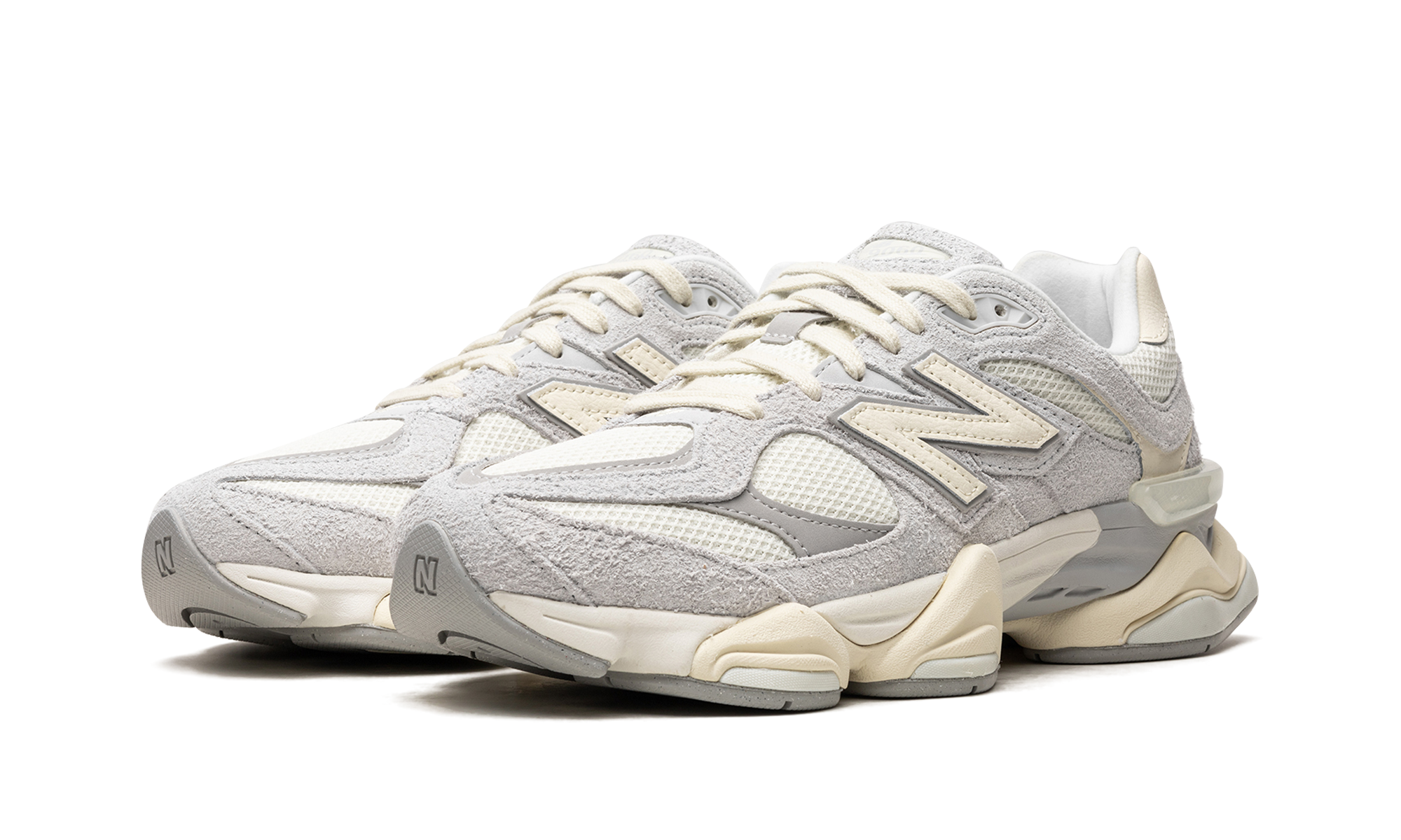 New Balance 9060 coloris bois flottant/rose roche/sel de mer
