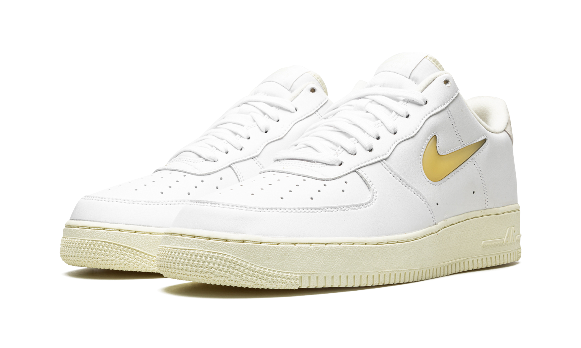 nike air force 1 low 07 jewel pale vanilla+DC8894-100+diagnol left view