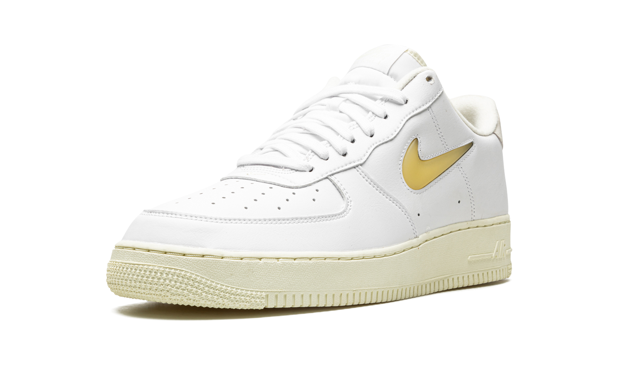 nike air force 1 low 07 jewel pale vanilla+DC8894-100+left diagnol single view