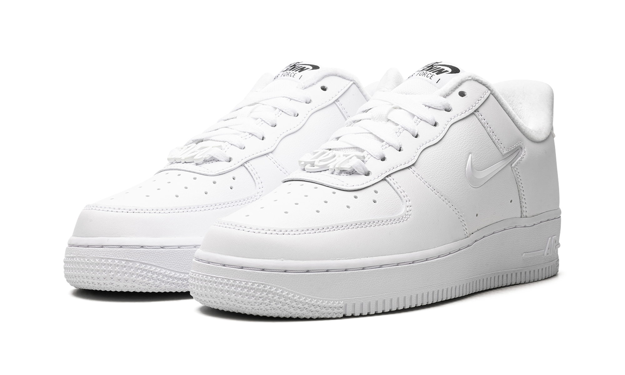 nike air force 1 low 07 se just do it triple white women s+FB8251-100+diagnol left view