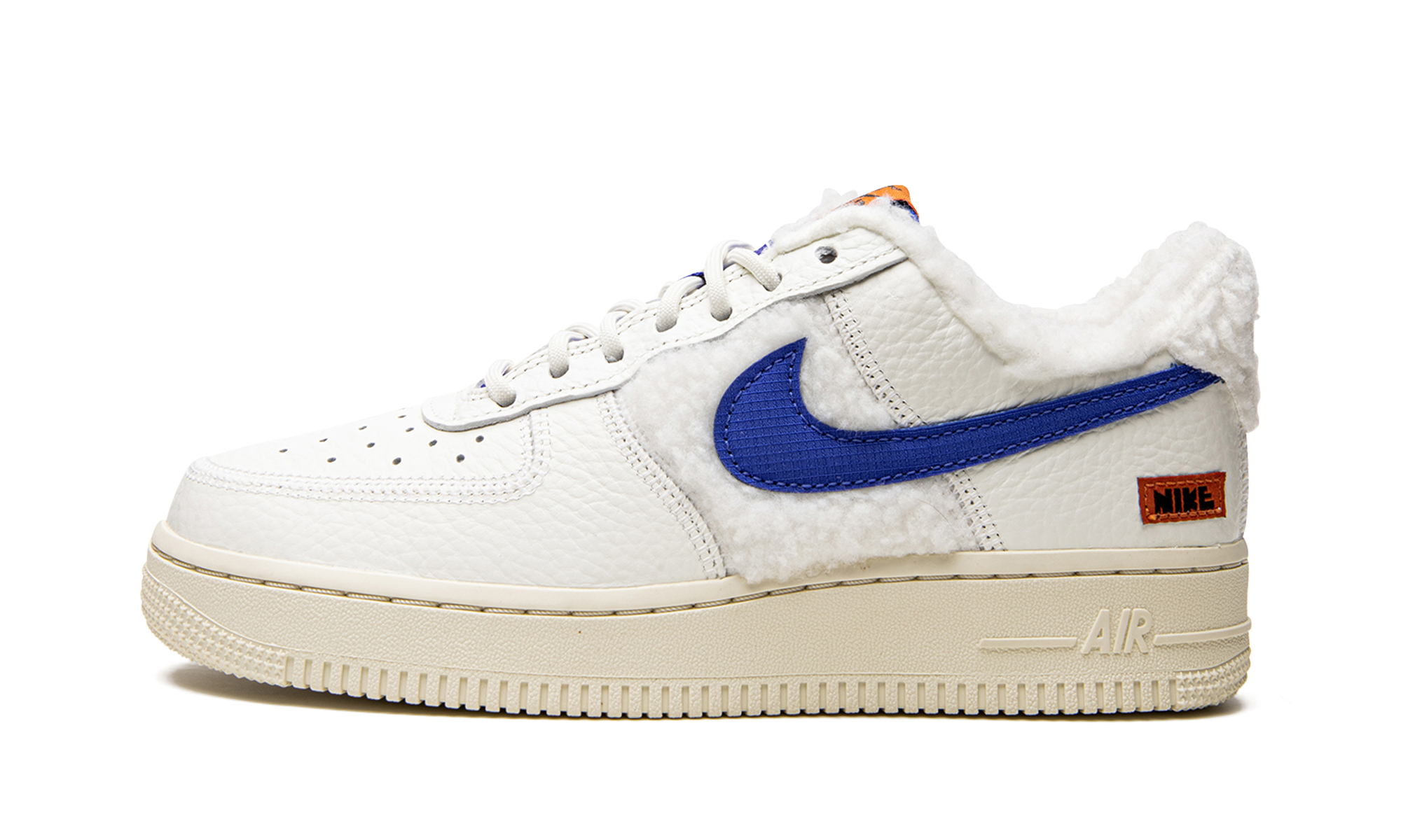 nike air force 1 low 07 sherpa fleece women s+DO6680-100+diagnol right view 1