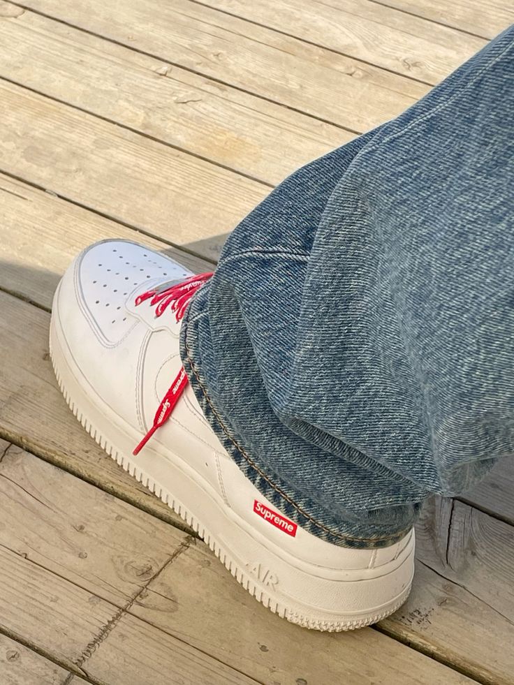 Nike Air Force 1 Low Supreme White, Lifestyle View 2, SKU CU9225-100