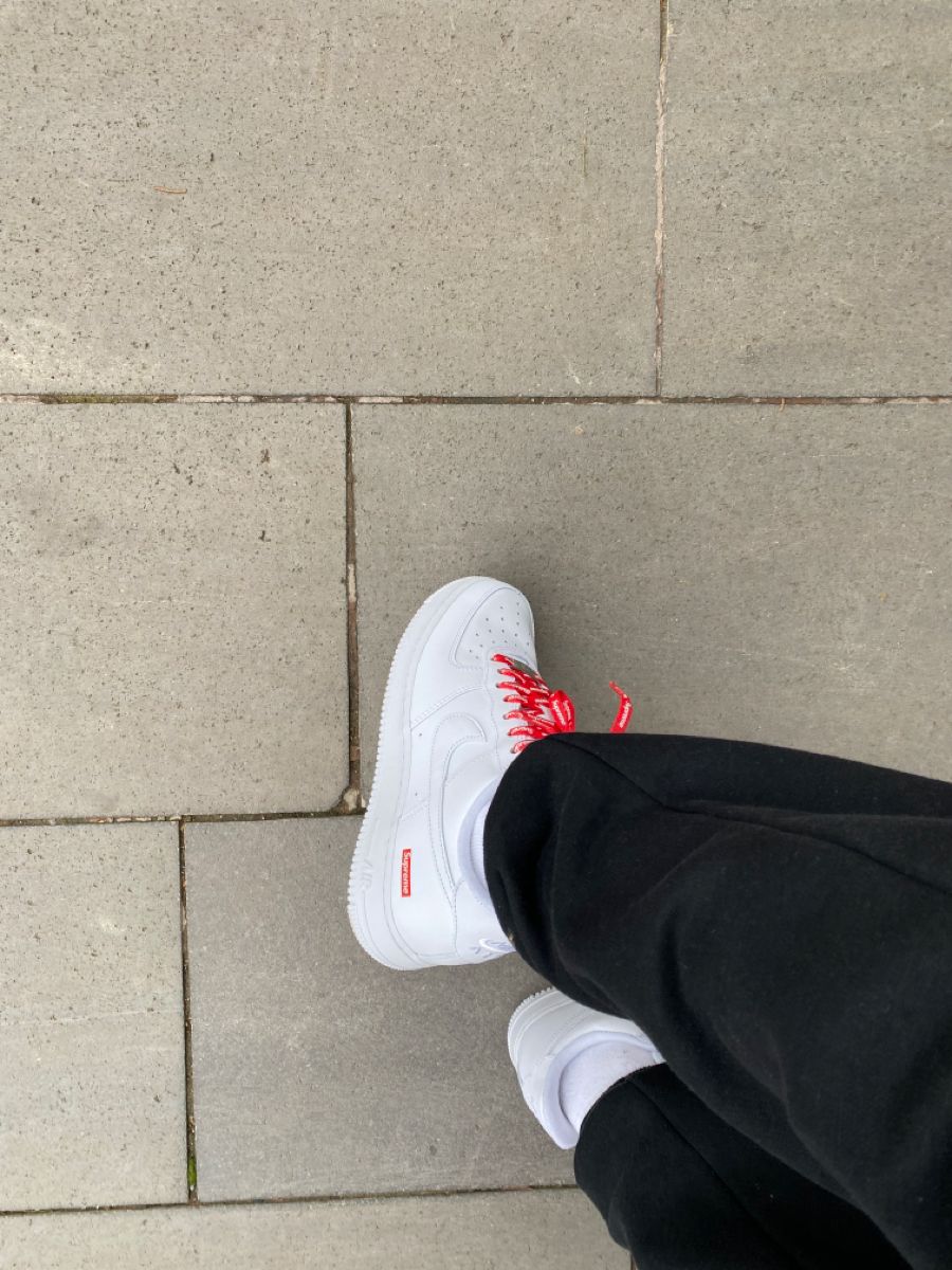 Nike Air Force 1 Low Supreme White, Lifestyle View 4, SKU CU9225-100