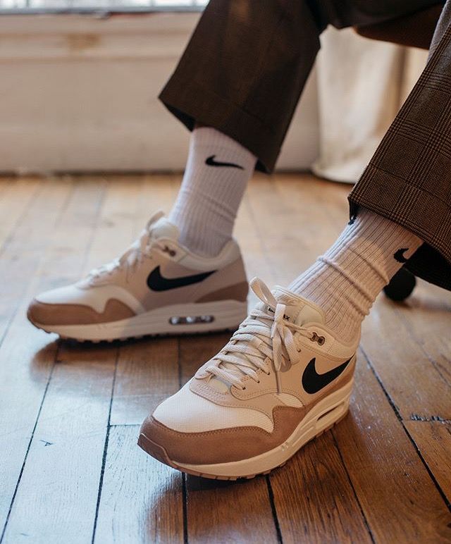 Nike Air Max 1 '87 Velvet Brown (Women's), Lifestyle View 2, SKU FZ3621-220
