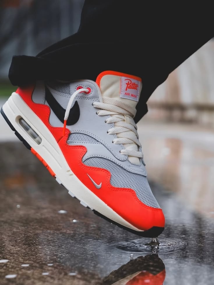Nike Air Max 1 Patta Waves Hyper Crimson Pure Platinum, Lifestyle View 1, SKU II7055-800