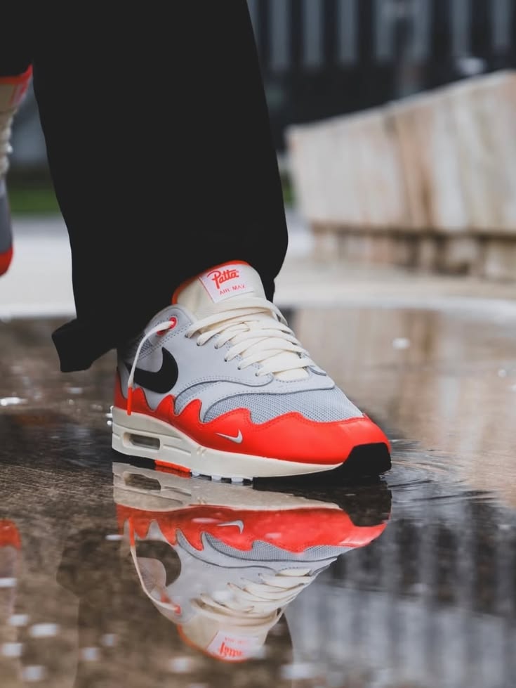 Nike Air Max 1 Patta Waves Hyper Crimson Pure Platinum, Lifestyle View 2, SKU II7055-800