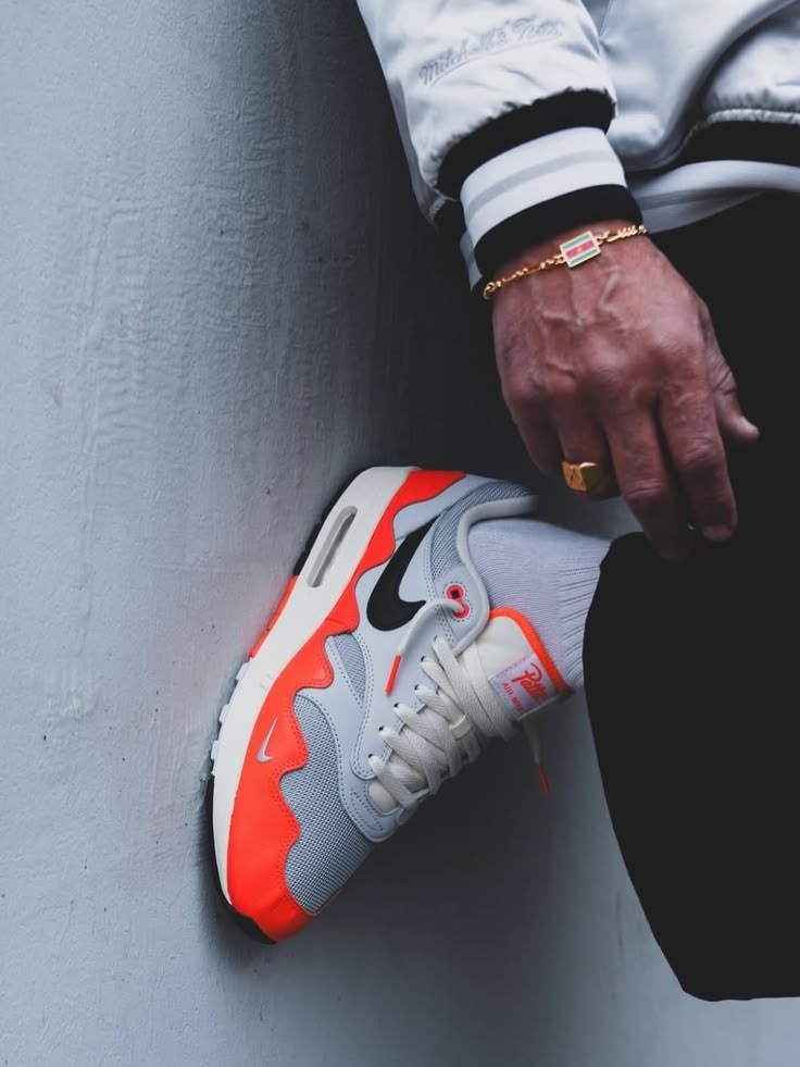 Nike Air Max 1 Patta Waves Hyper Crimson Pure Platinum, Lifestyle View 3, SKU II7055-800