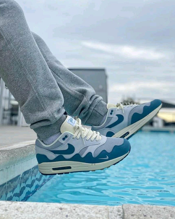Nike Air Max 1 Patta Waves Noise Aqua (with Bracelet), Lifestyle View 2, SKU DH1348-004