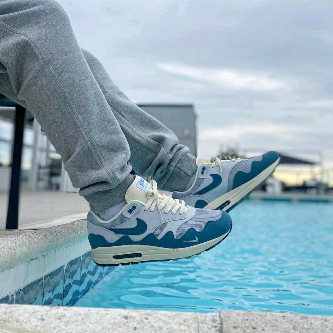 Nike Air Max 1 Patta Waves Noise Aqua (with Bracelet), Lifestyle View 2, SKU DH1348-004