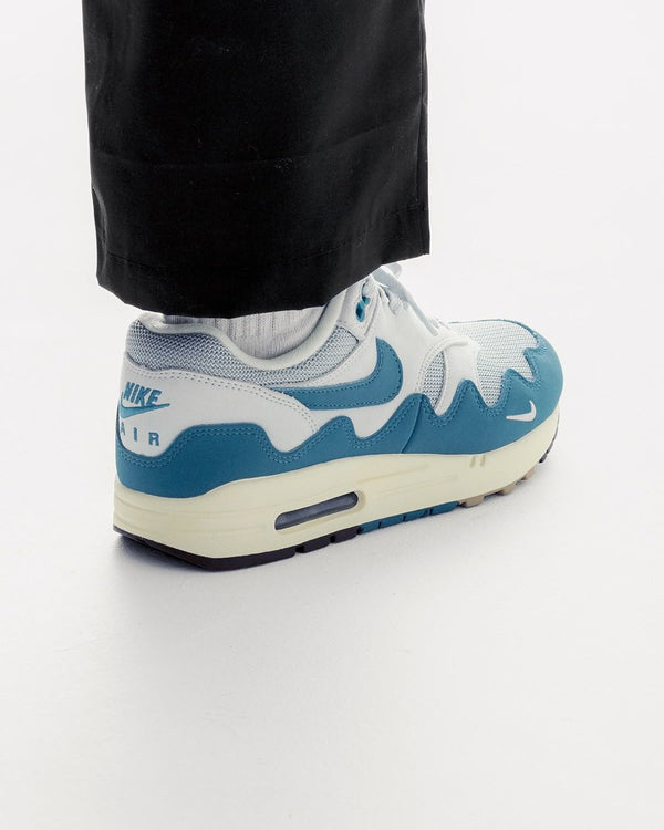 Nike Air Max 1 Patta Waves Noise Aqua (with Bracelet), Lifestyle View 3, SKU DH1348-004