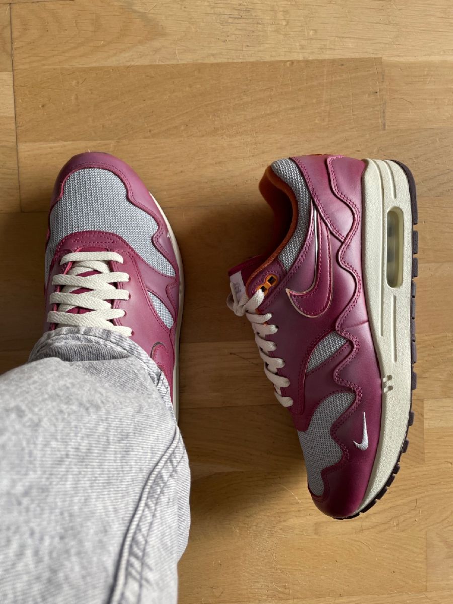 Nike Air Max 1 Patta Waves Rush Maroon (with Bracelet), Lifestyle View 1, SKU DO9549-001