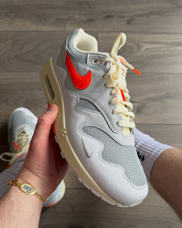 Nike Air Max 1 Patta Waves White Hyper Crimson (With Bracelet), Lifestyle View 2, SKU II7055-100