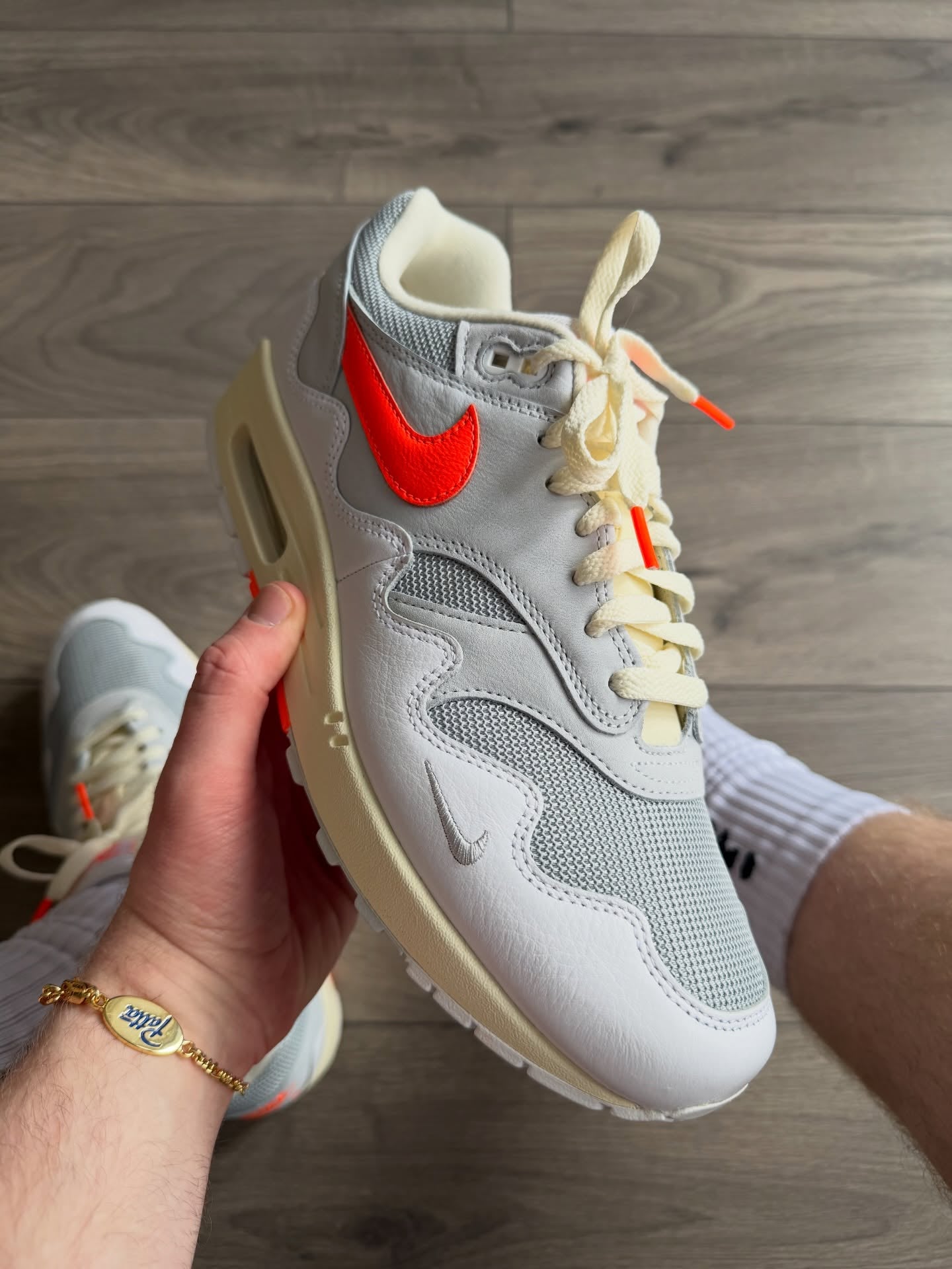 Nike Air Max 1 Patta Waves White Hyper Crimson (With Bracelet), Lifestyle View 2, SKU II7055-100