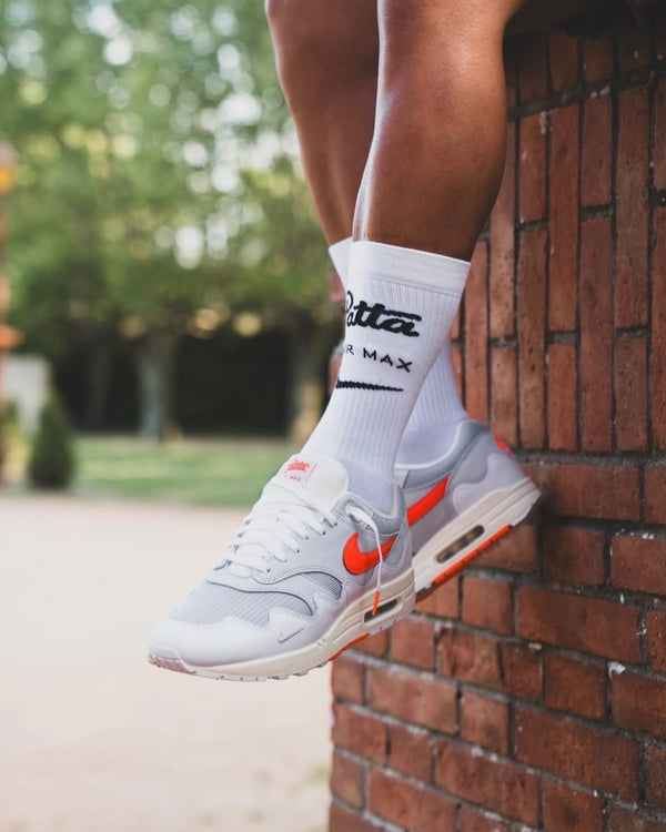 Nike Air Max 1 Patta Waves White Hyper Crimson (With Bracelet), Lifestyle View 3, SKU II7055-100