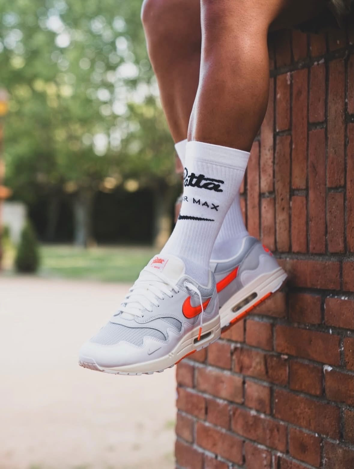 Nike Air Max 1 Patta Waves White Hyper Crimson (With Bracelet), Lifestyle View 3, SKU II7055-100