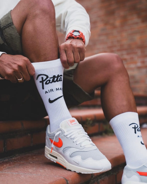Nike Air Max 1 Patta Waves White Hyper Crimson (With Bracelet), Lifestyle View 4, SKU II7055-100