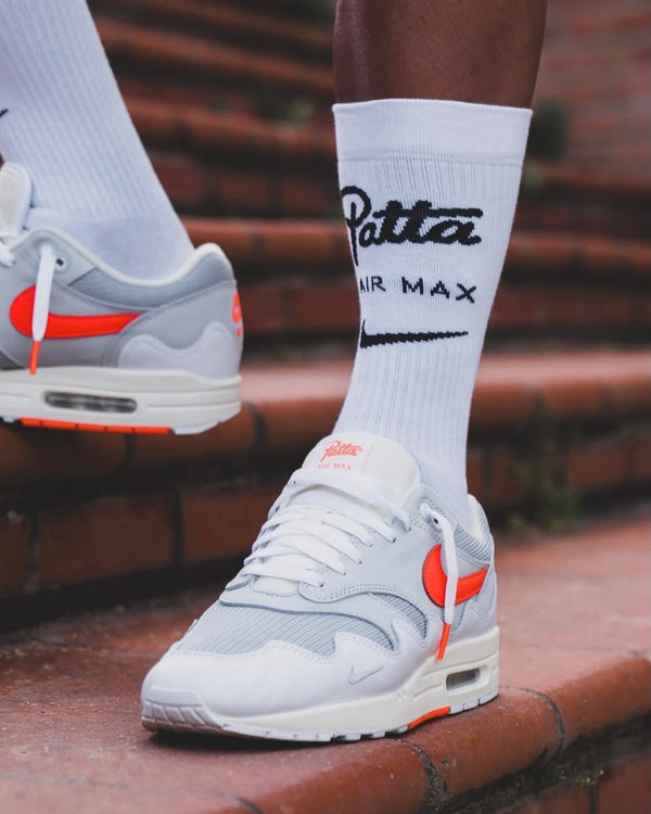 Nike Air Max 1 Patta Waves White Hyper Crimson (With Bracelet), Lifestyle View 5, SKU II7055-100