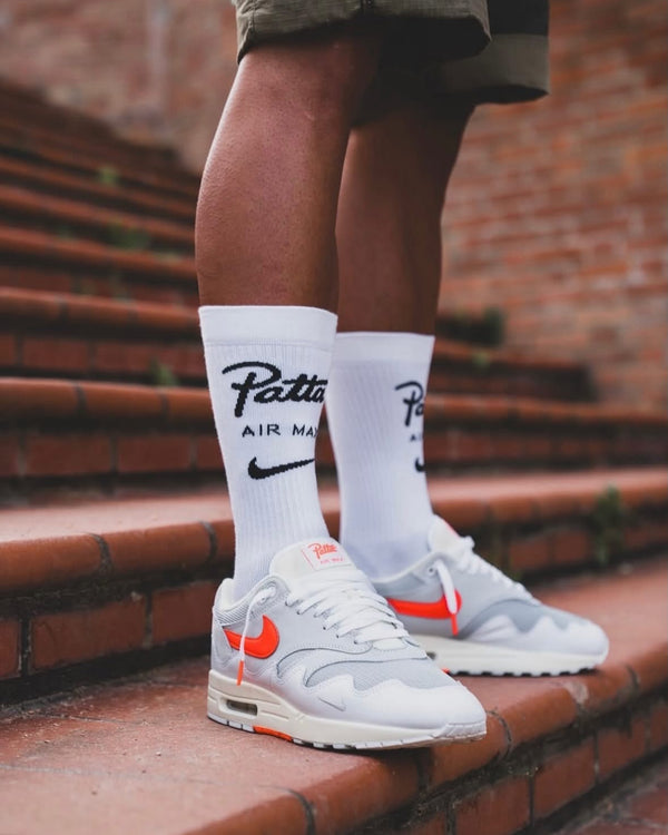 Nike Air Max 1 Patta Waves White Hyper Crimson (With Bracelet), Lifestyle View 6, SKU II7055-100