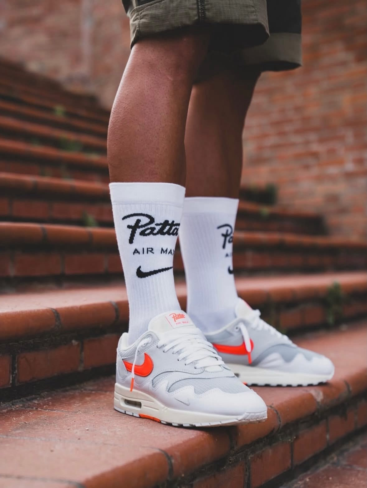 Nike Air Max 1 Patta Waves White Hyper Crimson (With Bracelet), Lifestyle View 6, SKU II7055-100