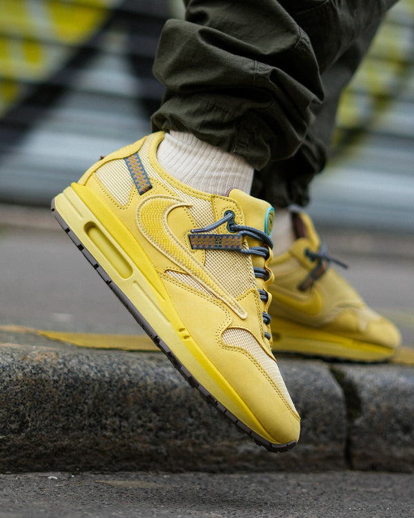 Nike Air Max 1 Travis Scott Cactus Jack Saturn Gold, Lifestyle View 4, SKU DO9392-700