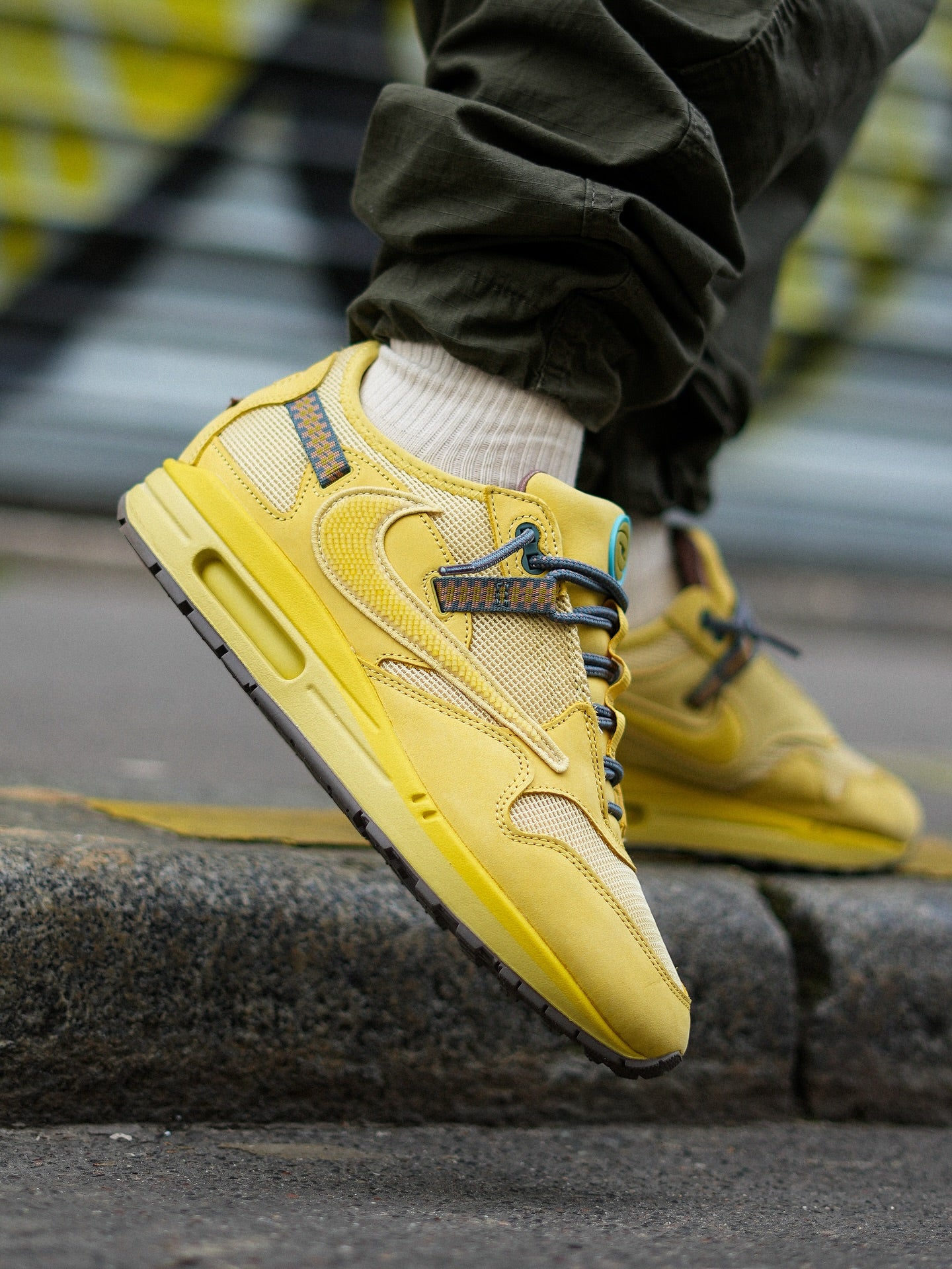 Nike Air Max 1 Travis Scott Cactus Jack Saturn Gold, Lifestyle View 4, SKU DO9392-700