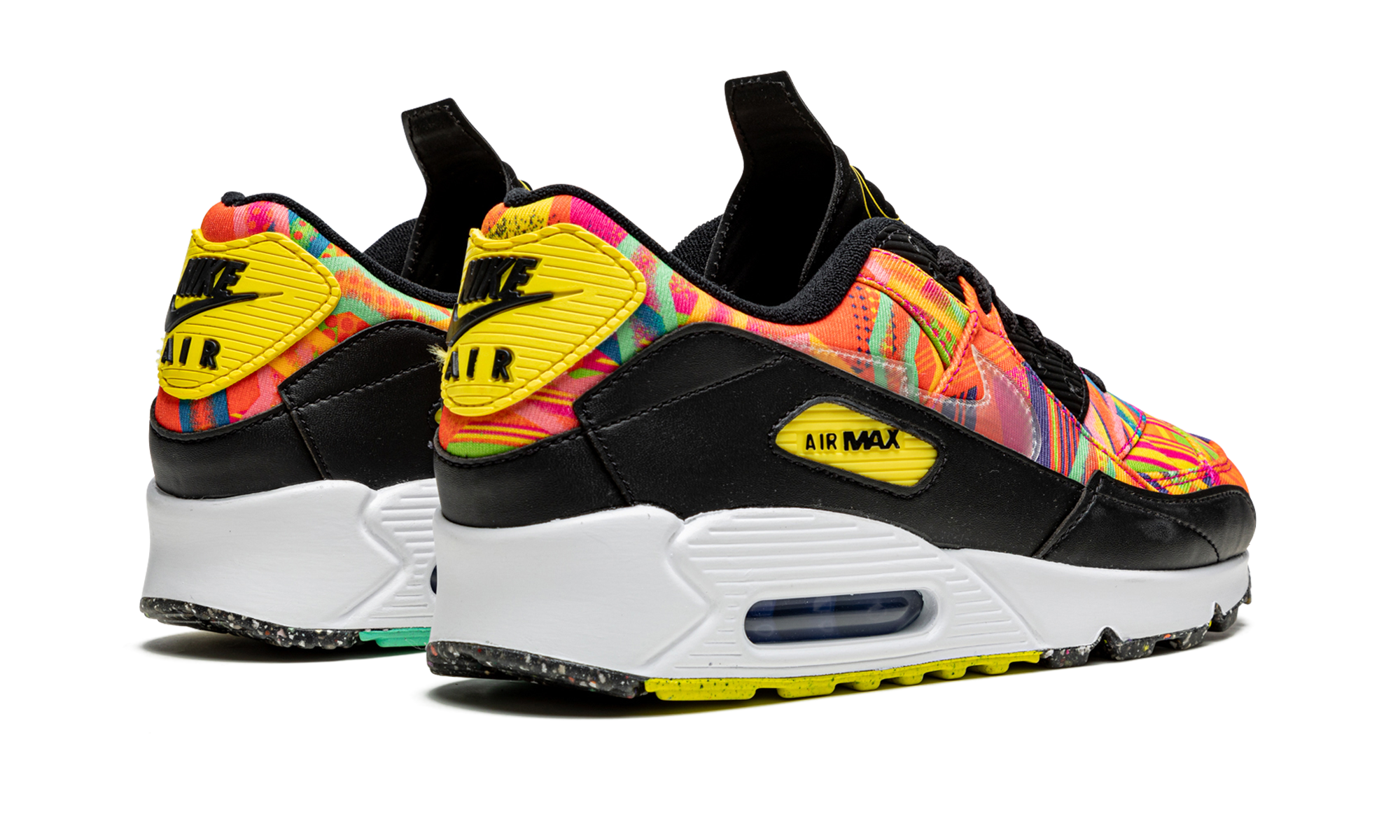nike air max 90 familia+DJ4703-900+diagnol right behind view