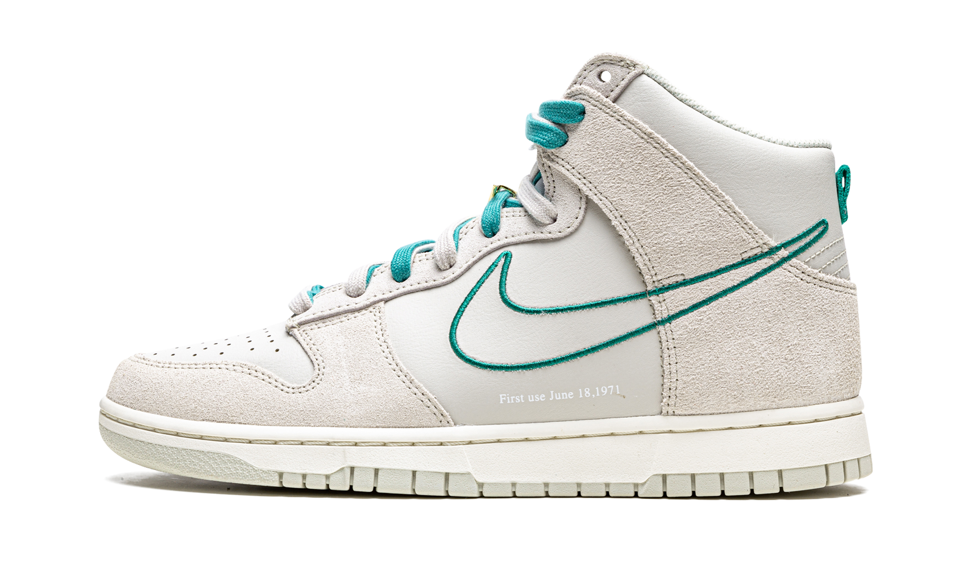 nike dunk high first use sail+DH0960-001+diagnol right view 1