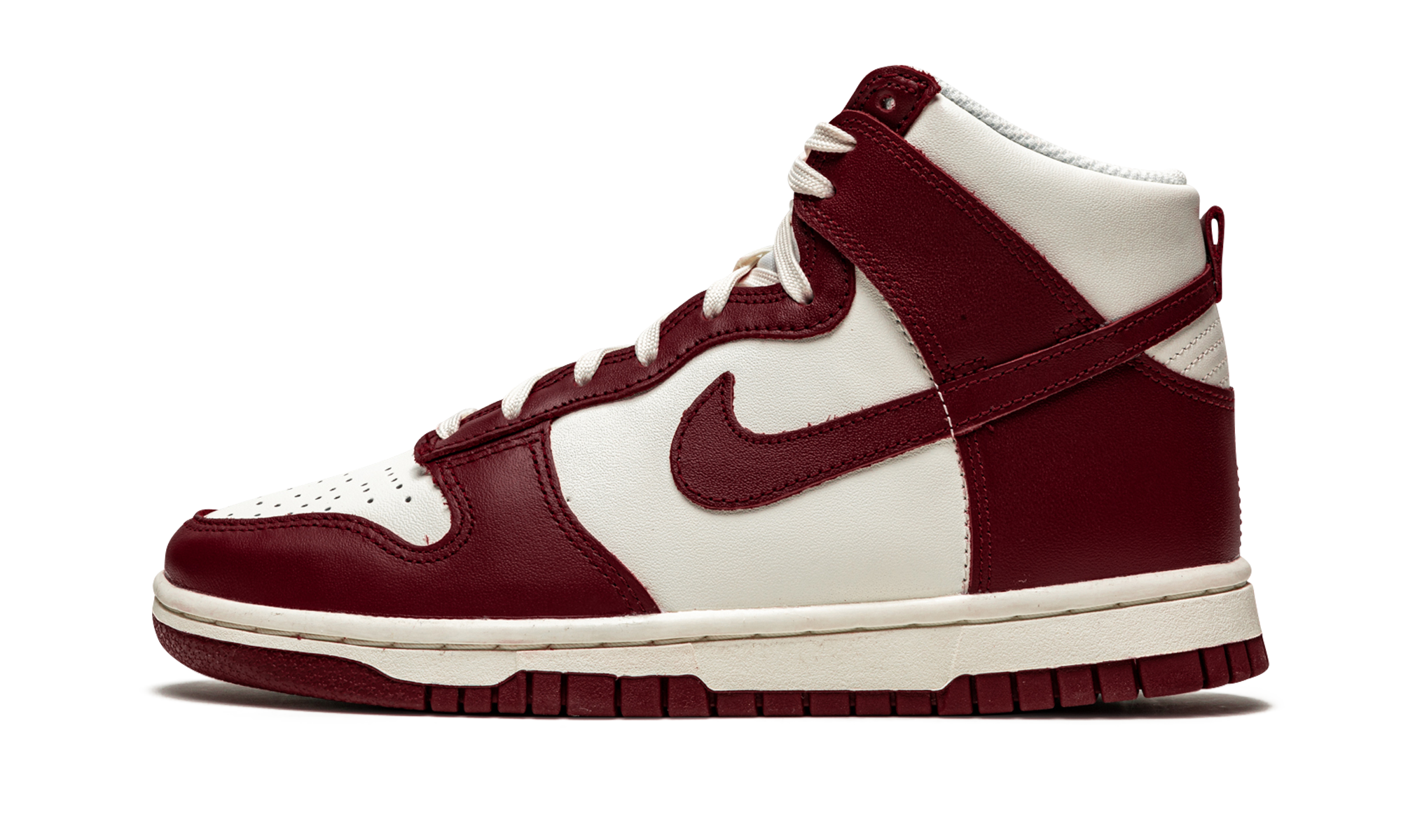 nike dunk high sail team red women s+DD1869-101+diagnol right view 1