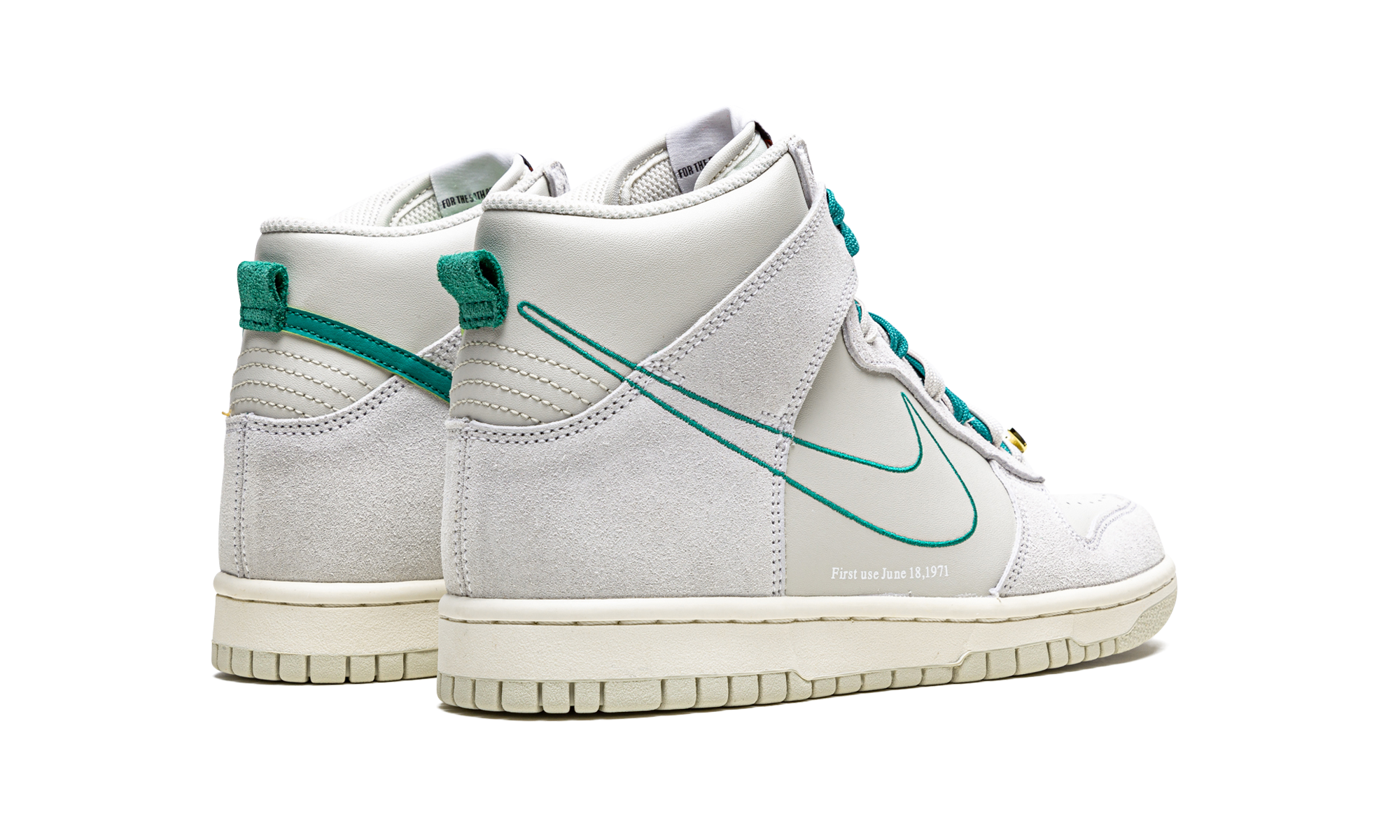 nike dunk high se first use sail gs+DD0733-001+diagnol right behind view