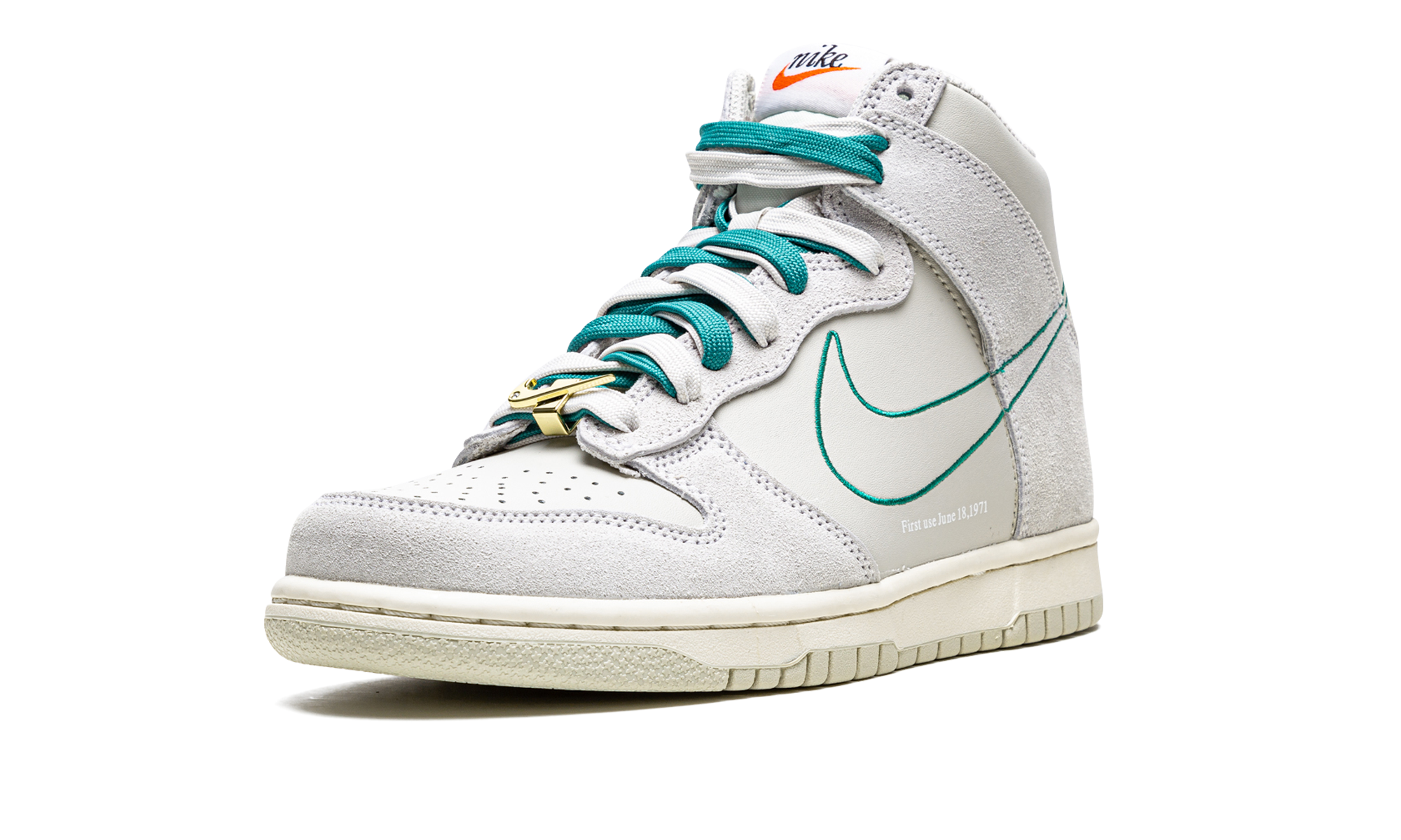 nike dunk high se first use sail gs+DD0733-001+left diagnol single view