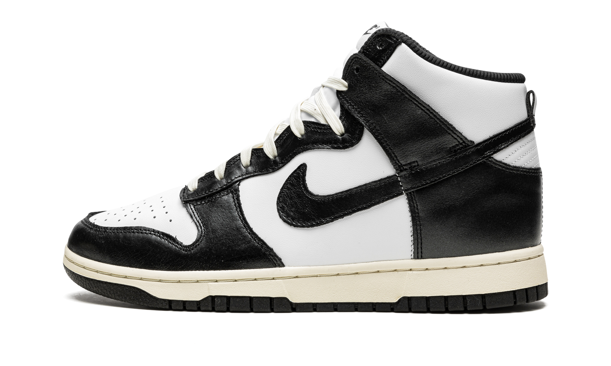 nike dunk high vintage black women s+DQ8581-100+diagnol right view 1