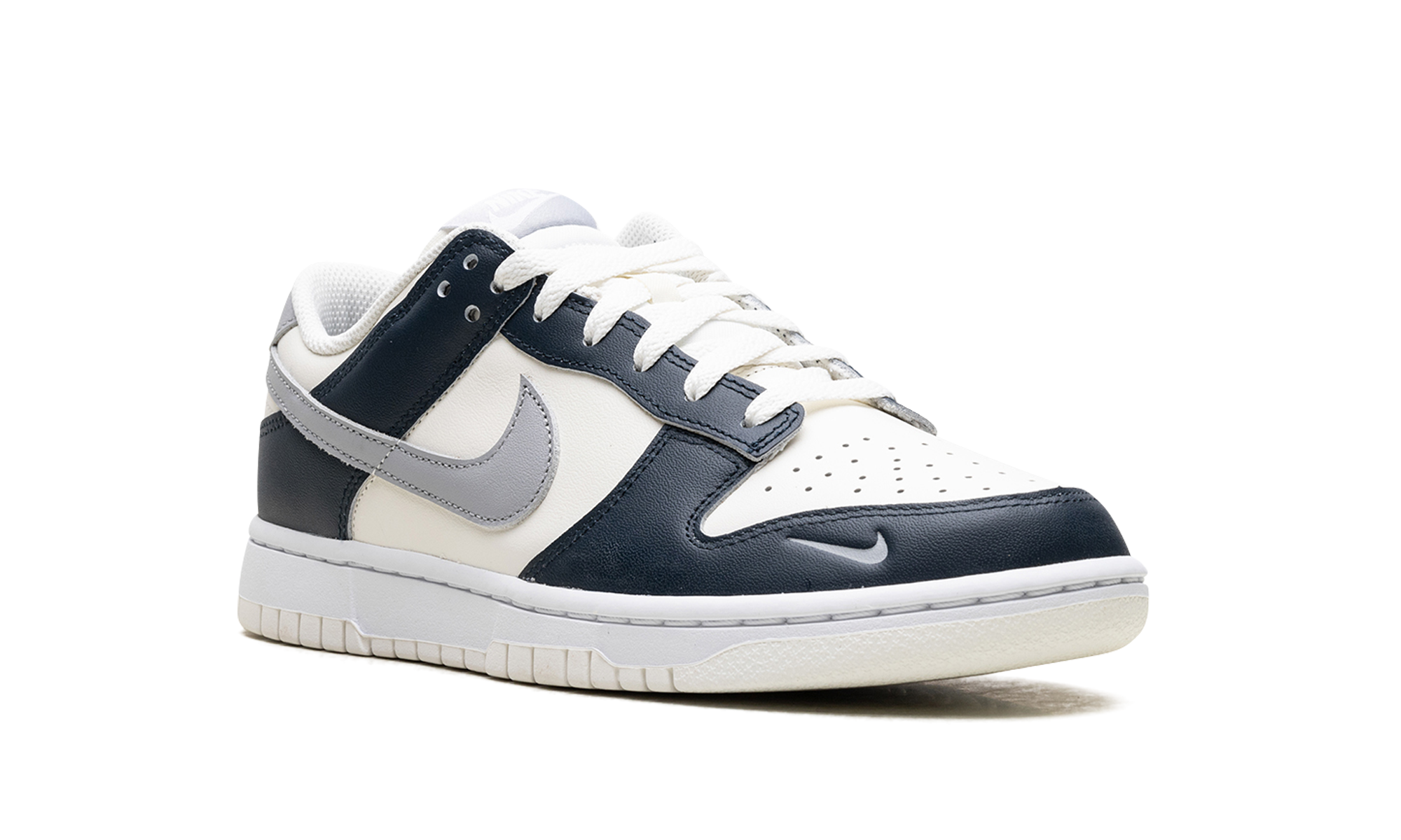 nike dunk low armoury navy women s+HV2390-100+diagnol right view