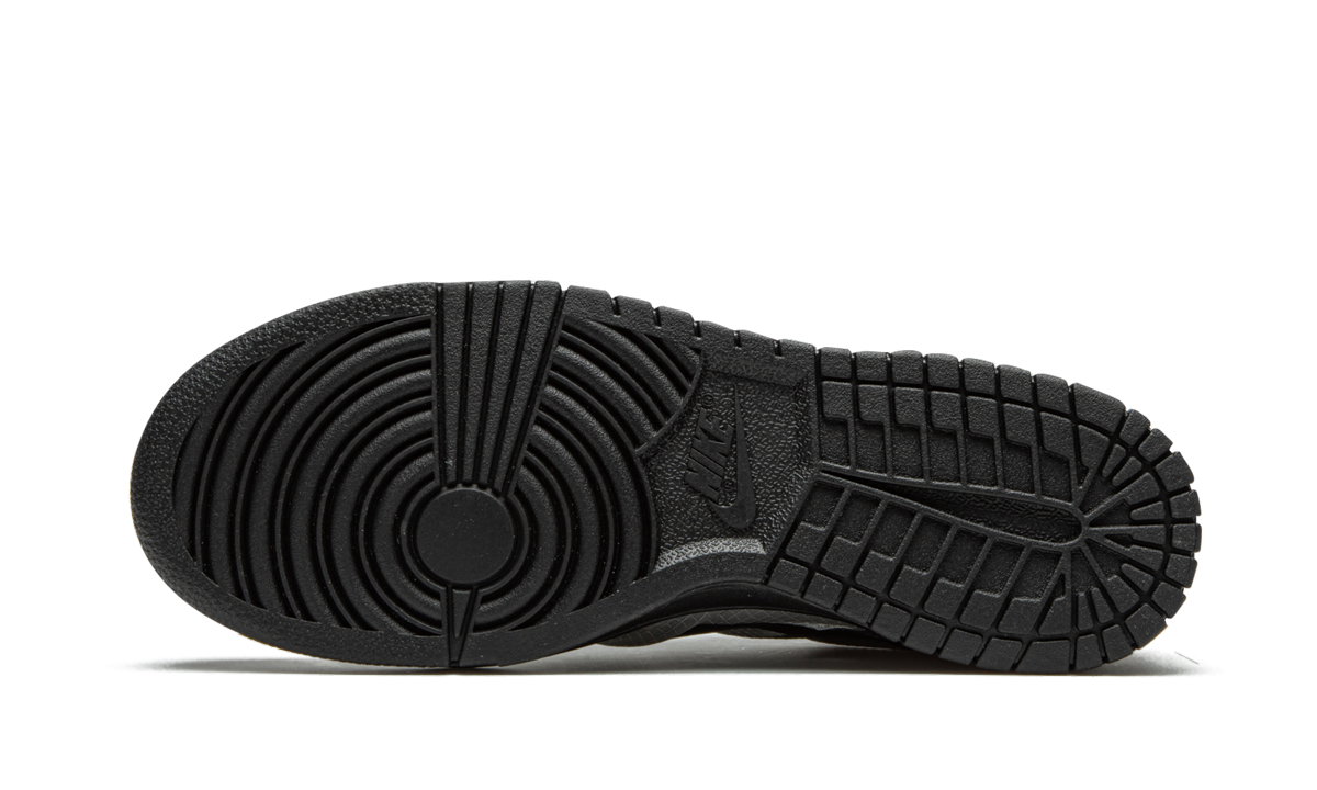 nike dunk low comme des garcons black women s+CZ2675-002+bottom view