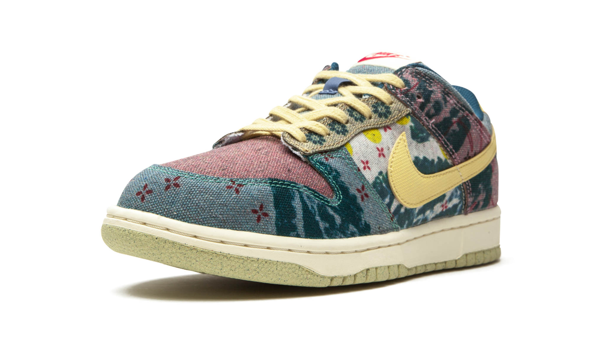 nike dunk low community garden+CZ9747-900+left diagnol single view