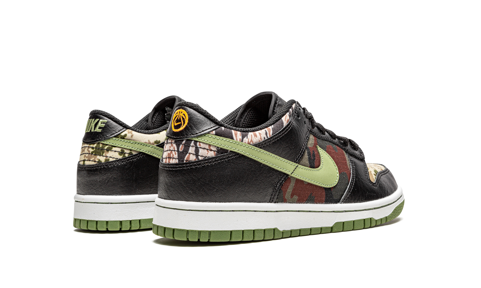nike dunk low crazy camo gs+DB1909-001+diagnol right behind view