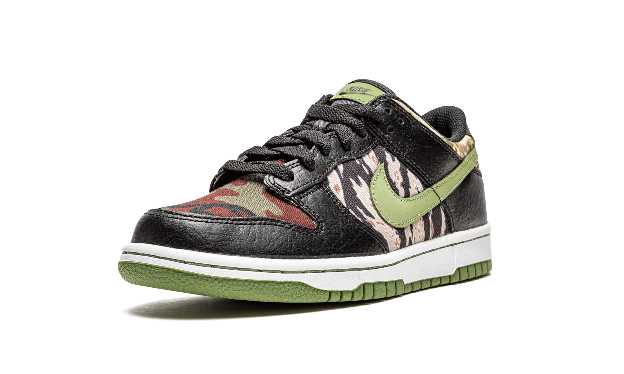nike dunk low crazy camo gs+DB1909-001+left diagnol single view